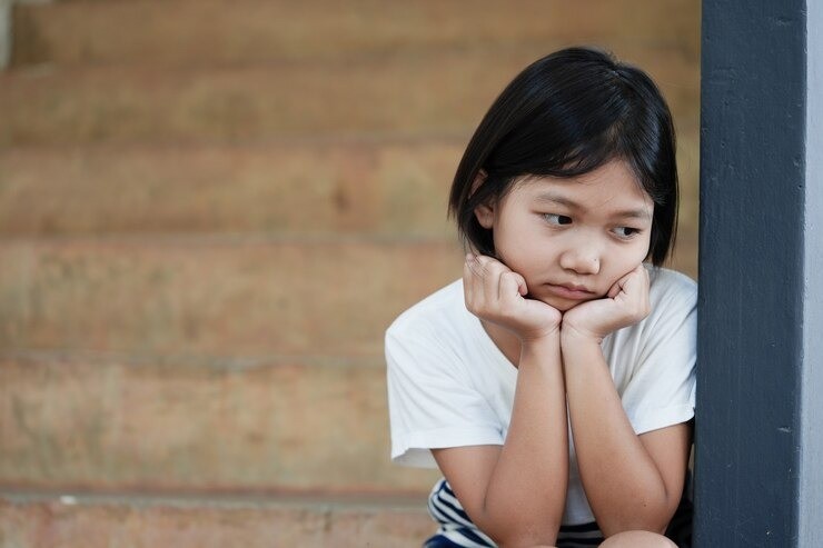 memarahi anak, dampak hukuman verbal, parenting positif, anak nurut karena takut, cara mendidik anak tanpa bentakan, hubungan orang tua dan anak, kepercayaan diri anak, pengasuhan penuh cinta